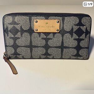 Kate Spade ♠️ Navy and Tan Patterned Clutch